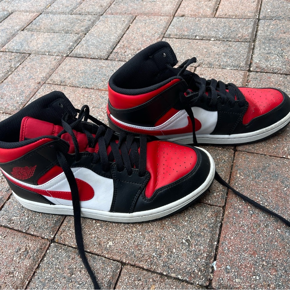 Nike Red and Black Sneakers High-Top Classic